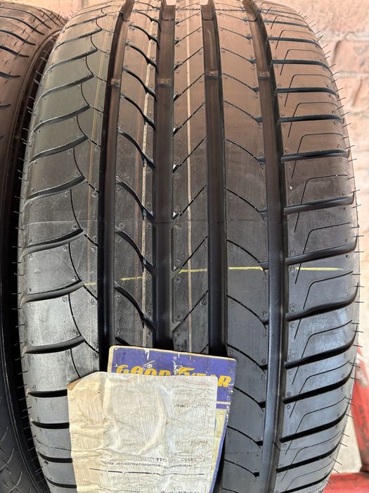 Пара Літніх шин 245/45R17 Good Year