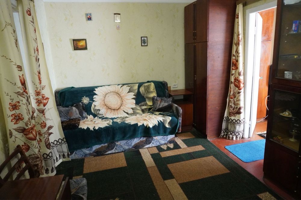 Продам 2 кімнатну квартиру в центрі , зупинака 5 школа