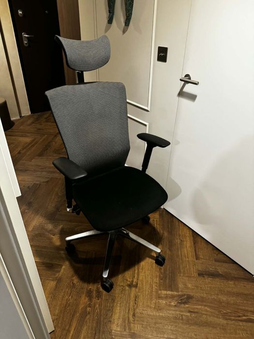 Fotel biurowy regulowany