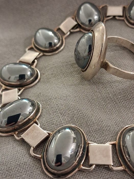 Zestaw biżuterii srebrnej z hematytem