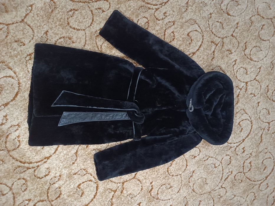 Шуба  з Мутона ,розмір S (40-42)