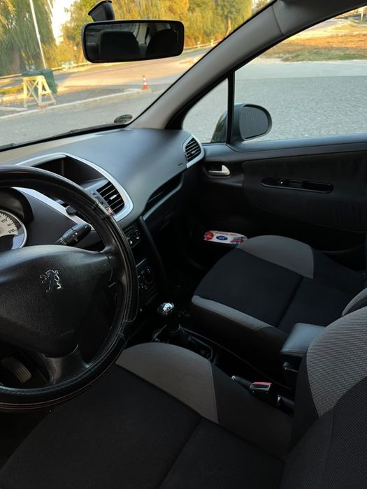 Авто Peugeot 207