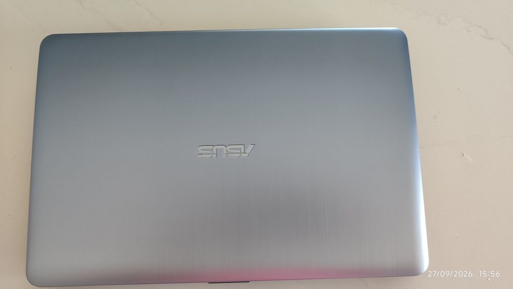 ASUS em bom estado pronto a utilizar