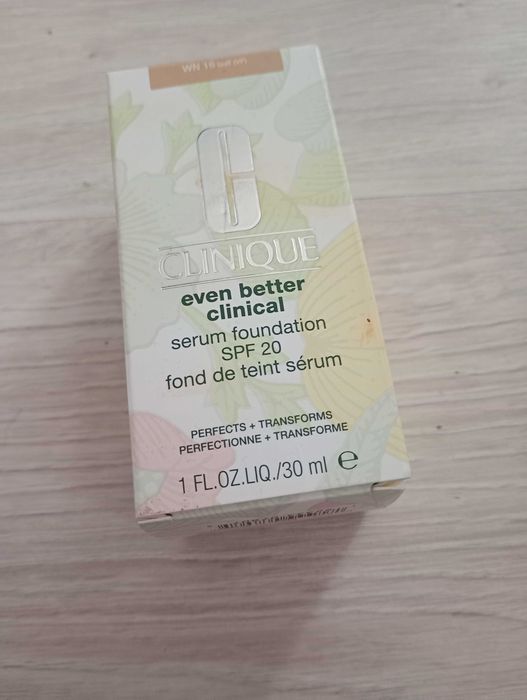 Podkład serum fundation spf 20 clinical za pół ceny.