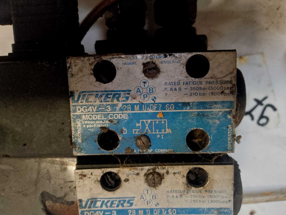 Rozdzielacz VICKERS hydraulkiczny elektryczny sterowanie siłowanikami