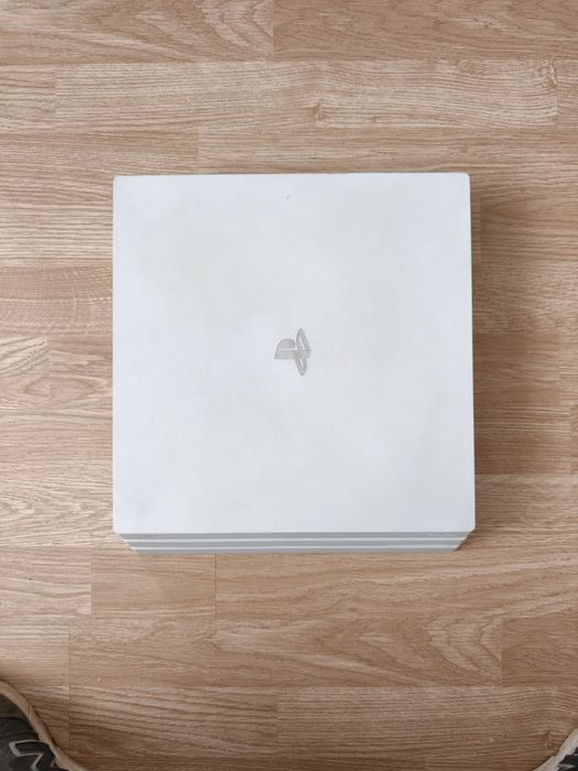 PlayStation 4 Pro Branca Desbloqueada HEN 12.52C/Comando