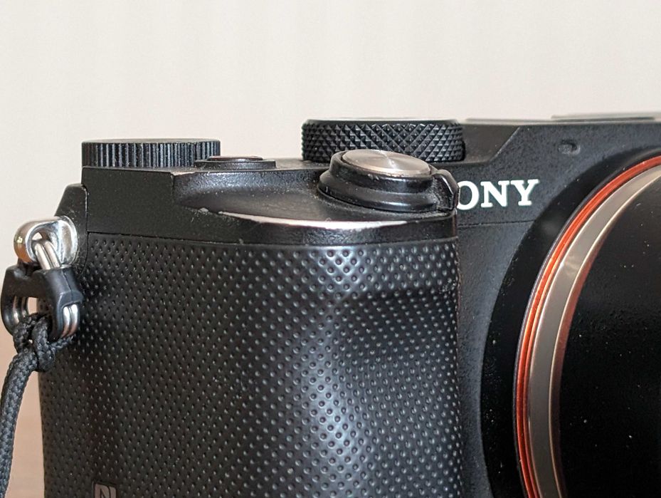 FULL FRAME Камера sony A7C + kit 28-60мм + samyang 85мм f1.4 + rig + 2 акамулятори + перехідник на canon EF
