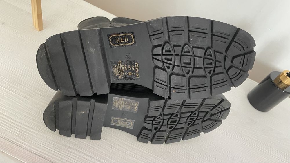 Botas pretas com pelo 38