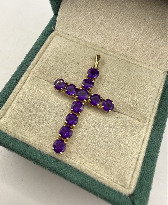 Złota zawieszka krzyżyk z ametystami 2,60ct