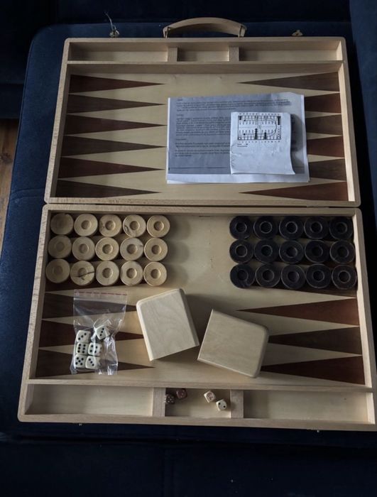 Gra w drewnianej walizce tryk trak