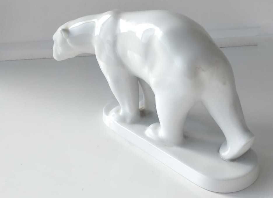 Esplendorosa Escultura de Urso, KPM Berlin, marcada, Blanc de Chine
