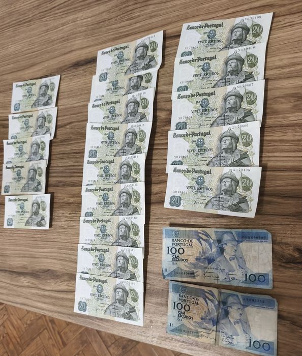 Vendo notas de 20 escudos e de 100 escudos