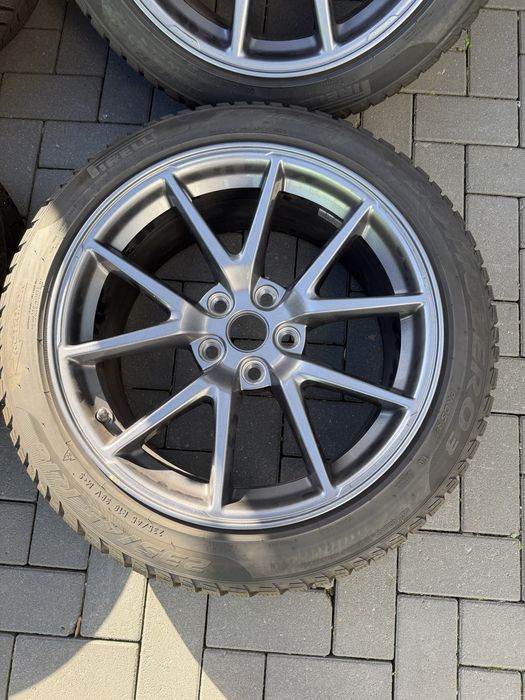 Диски колеса 18 R18 5 114,3 235 45 Pirelli зима  Тесла Tesla модель Model 3