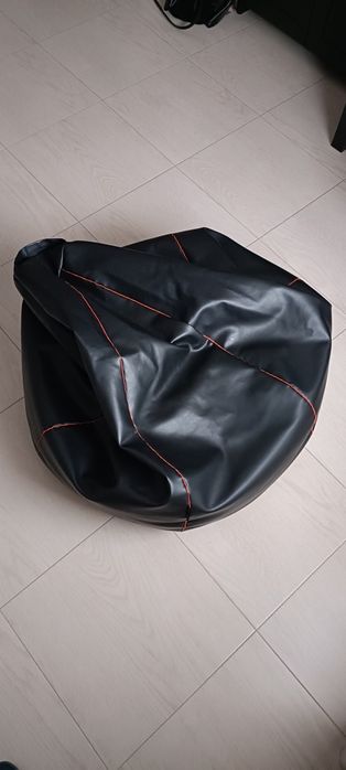 Puff em Pele Sintética