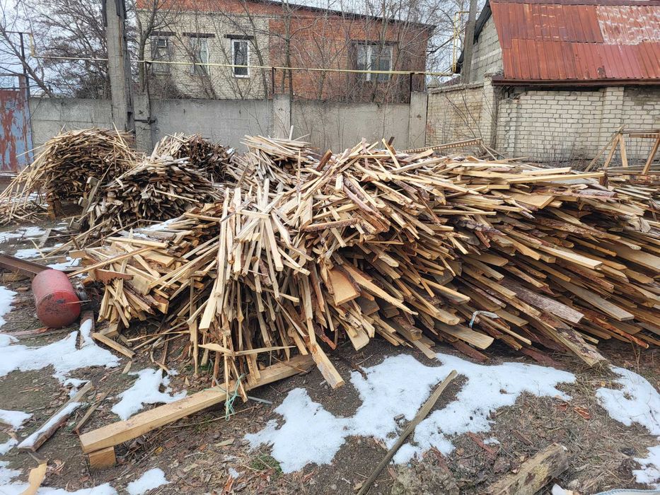 Дрова,тирса,паливні відходи.