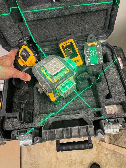 laser krzyżowy 3D Dewalt