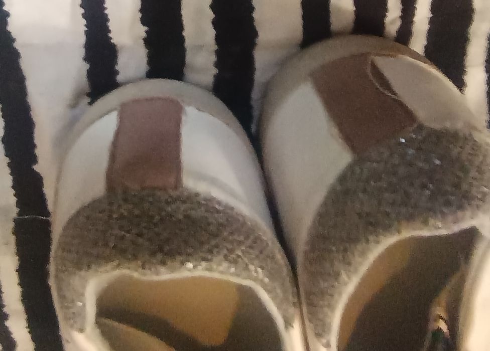 Tênis  brancos Corina 37