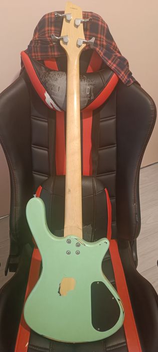 Leworęczna gitara basowa Washburn t14
