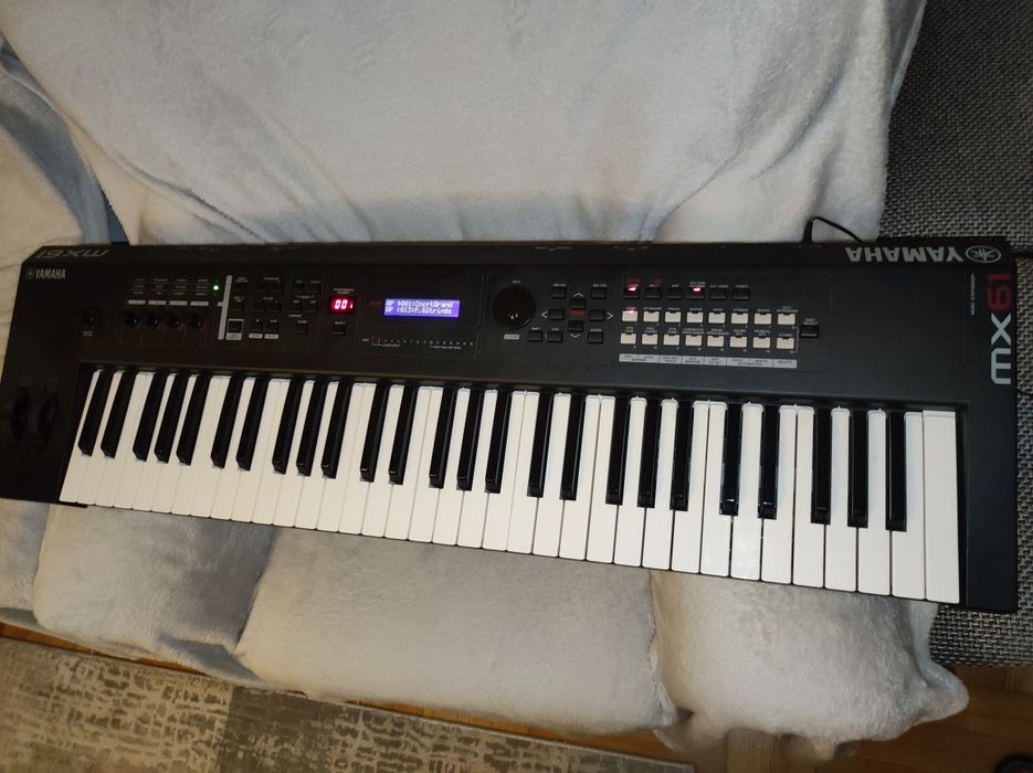 Syntezator Yamaha MX 61