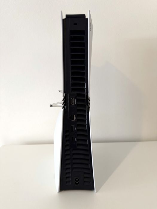 PlayStation PS 5 Pro (2TB) + Leitor de Discos + 2 Comandos + Capa, Fatura e Garantia