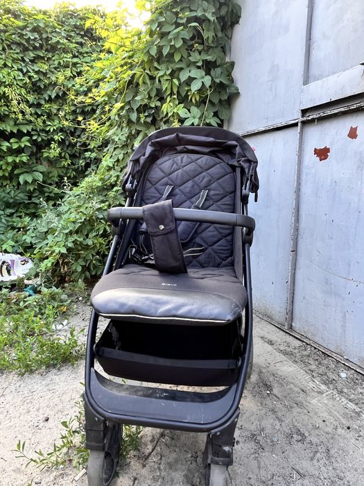 всесезонную прогулочную коляску Carrello Bravo.