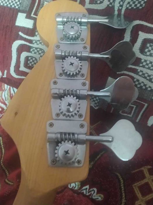 продам гітару fender jazz bass