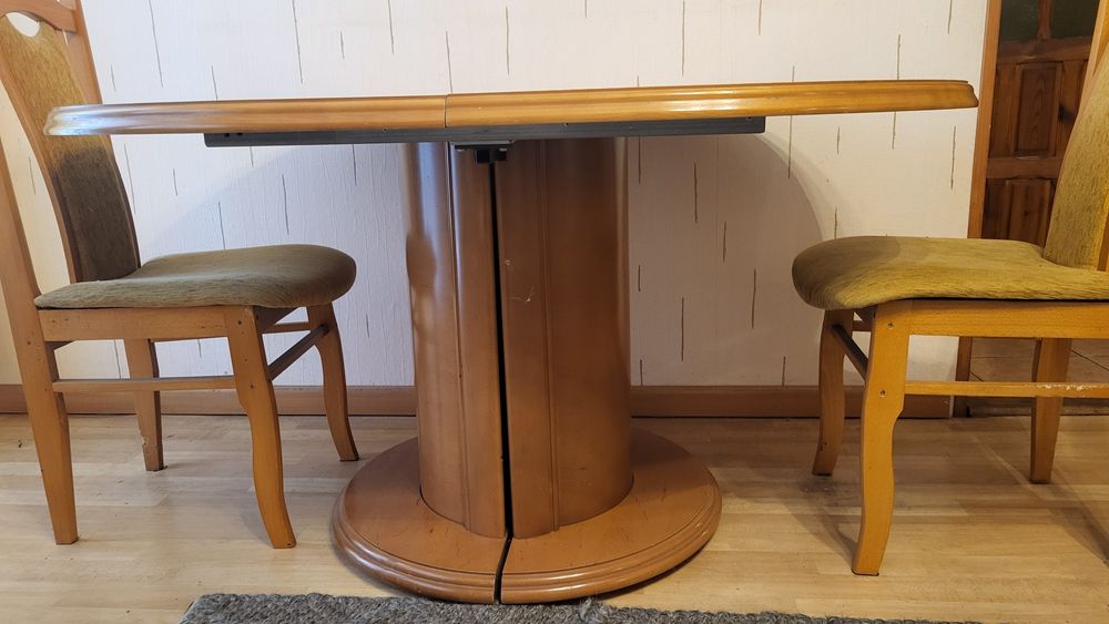 Stół rozkładany z kolekcji Carlos