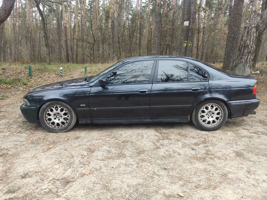 BMW 5 Series E39 528i
