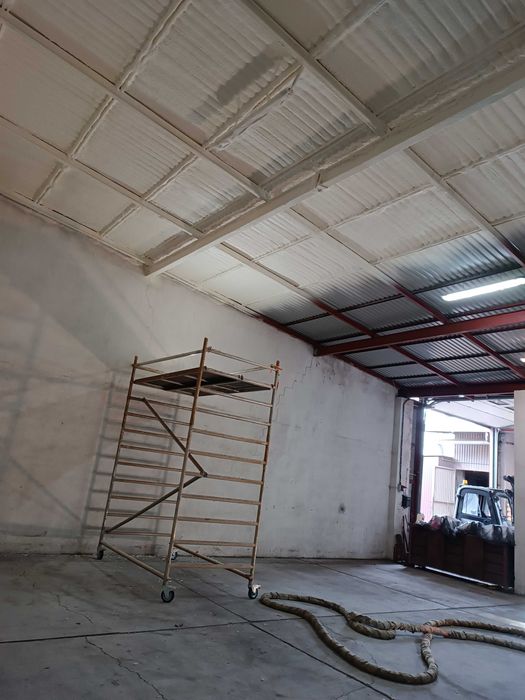 Izolacje natryskowe, ocieplanie pianą, ocieplanie dachu, Piana pur