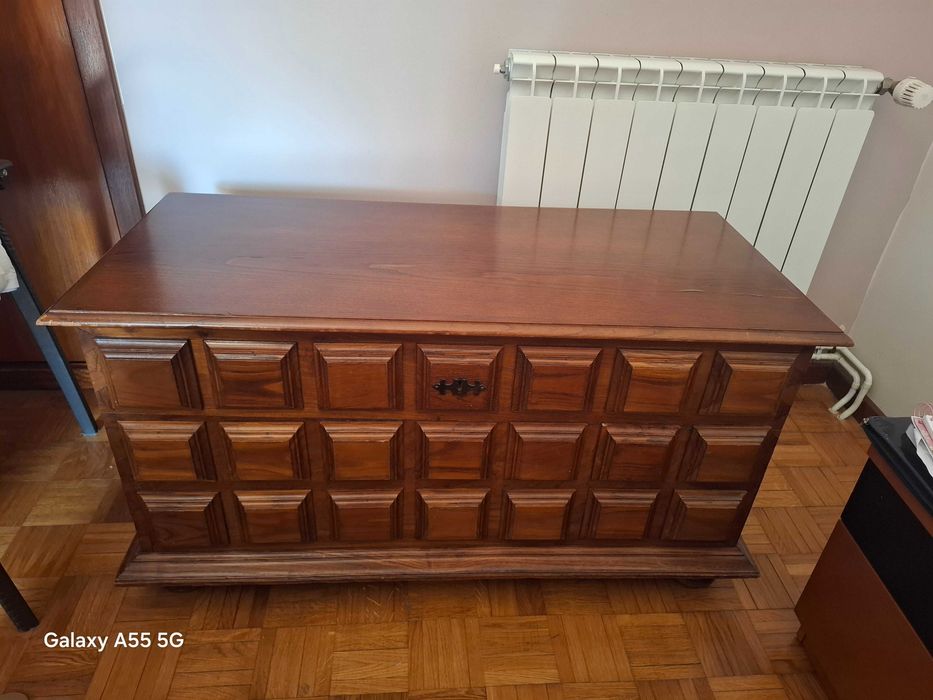 Vendo baú em excelentes condições por 100 euros