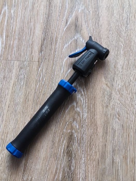 Cadeado de bicicleta + bomba de ar