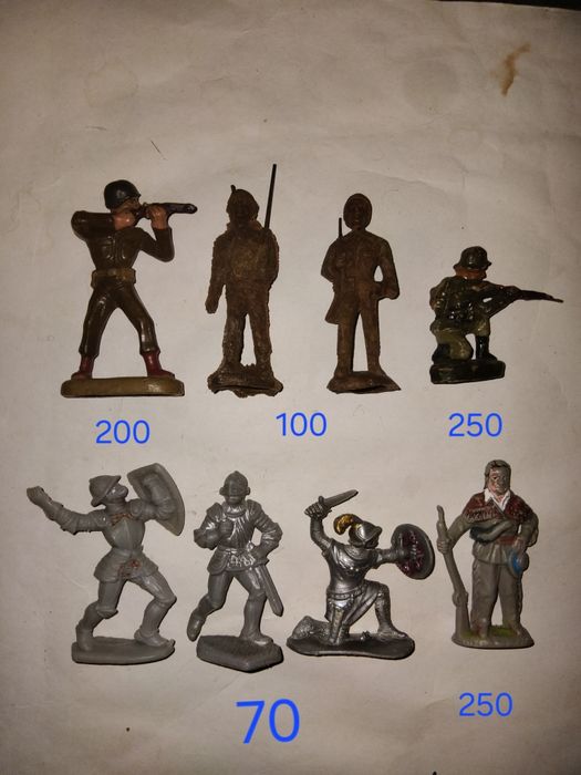 Солдатики.  масса резина.