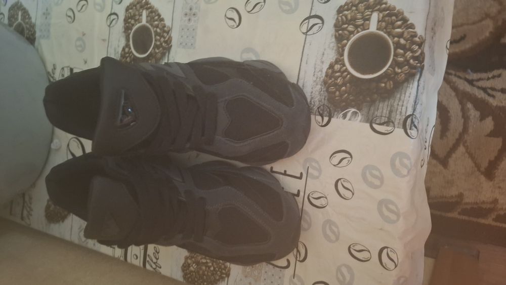 Кросівки нові відправа Нова пошта та Укр Пошта