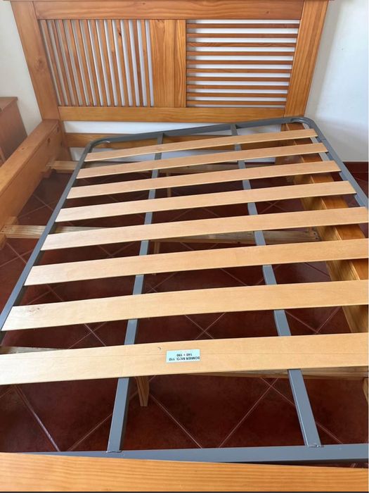 Vende-se cama, estrado e colchão