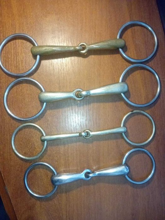 Продам амуніцію для коня