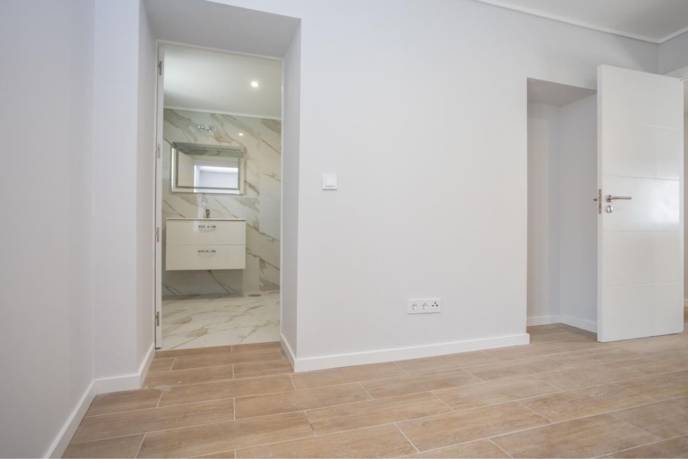 Moradia T3 Térrea Totalmente Remodelada com Quintal | Sarilhos Grandes – Montijo