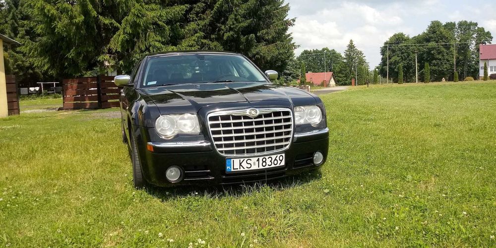 sprzedam samochód osobowy Chrysler 300 C
