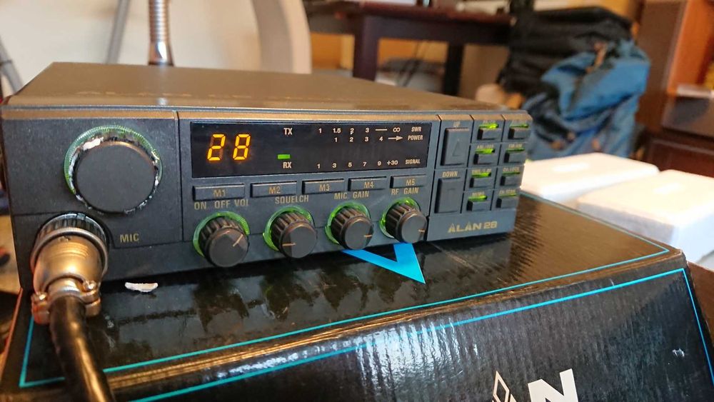 CB Radio Alan 28 + 2 anteny + transformator.