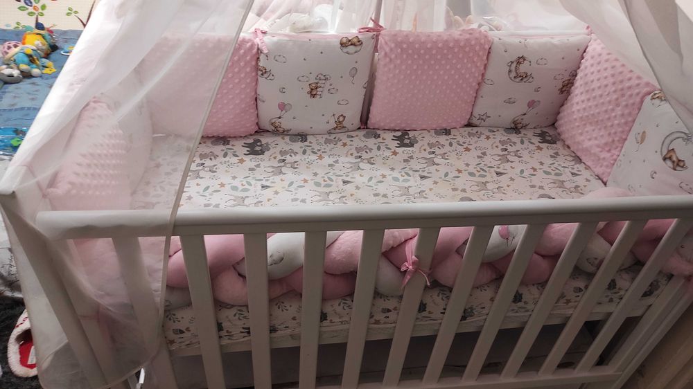 Дитяче ліжечко з маятниковим механізмом