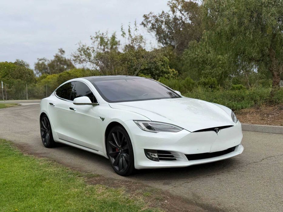 Tesla Model S P100D      2016