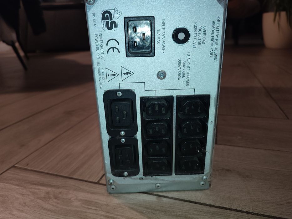 Безперебойник APC Smart-UPC 3000 ВА