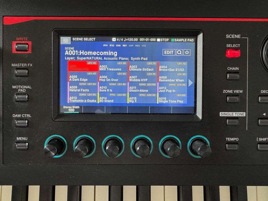 Syntezator Roland Fantom 08 i pedały Roland RPU-3