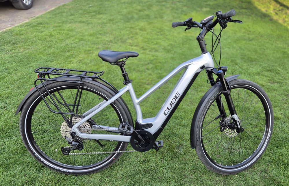 Rower elektryczny CUBE XS *** IDEALNY***