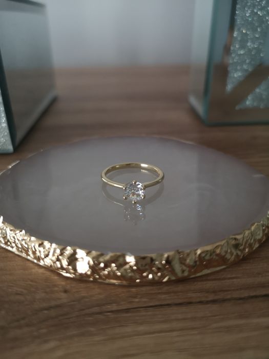 Nowy pierścionek jak zaręczynowy stal chirurgiczna złoty pozłacany