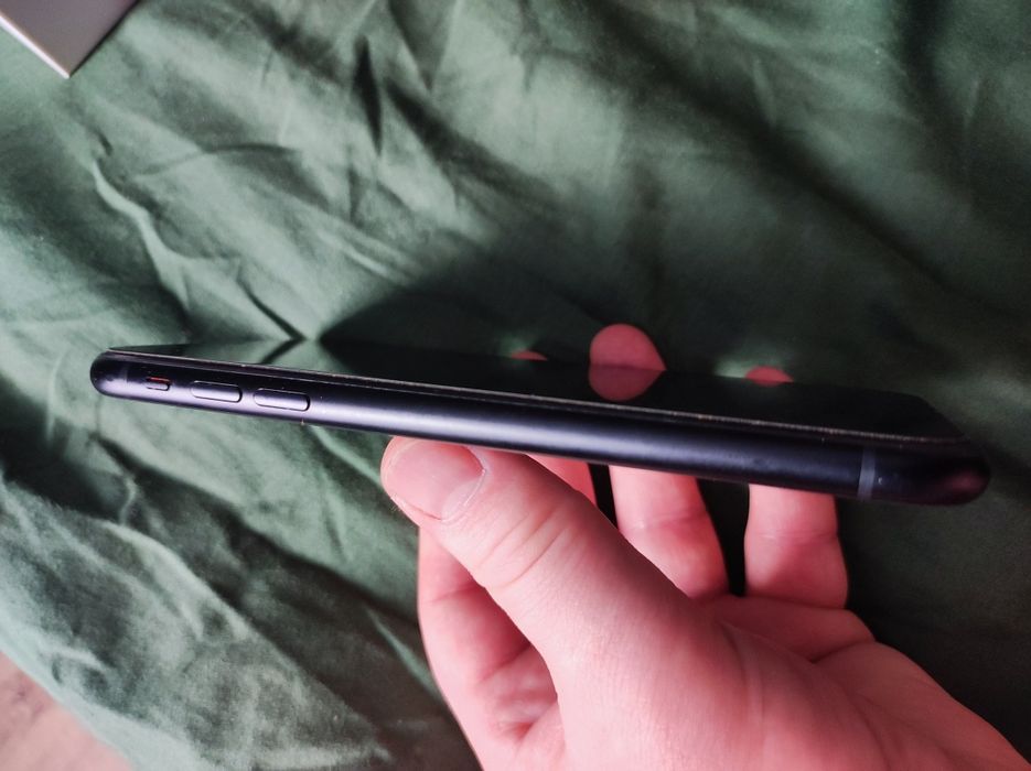 Продам iPhone XR 64 Gb