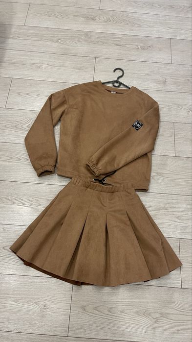 Костюм с юбкой ( Новый )