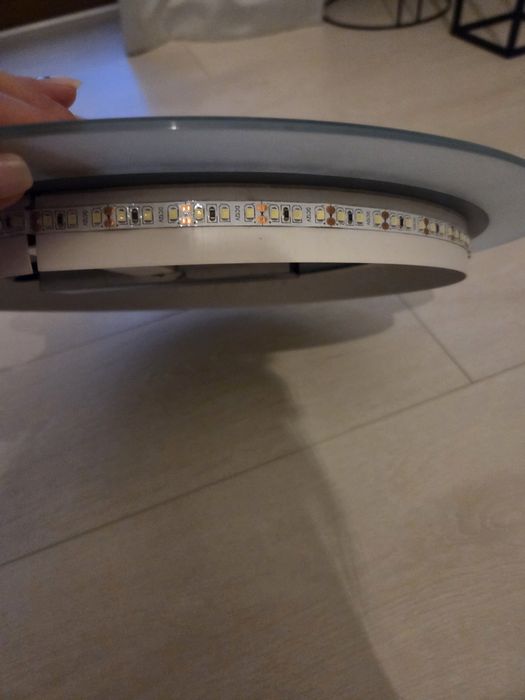 Lustro łazienkowe z podświetleniem