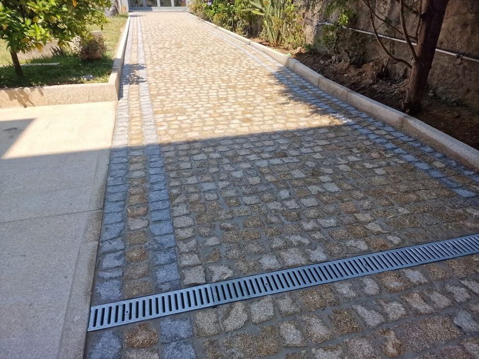 Pavimentações  em  Granito Natural / Calçada Portuguesa