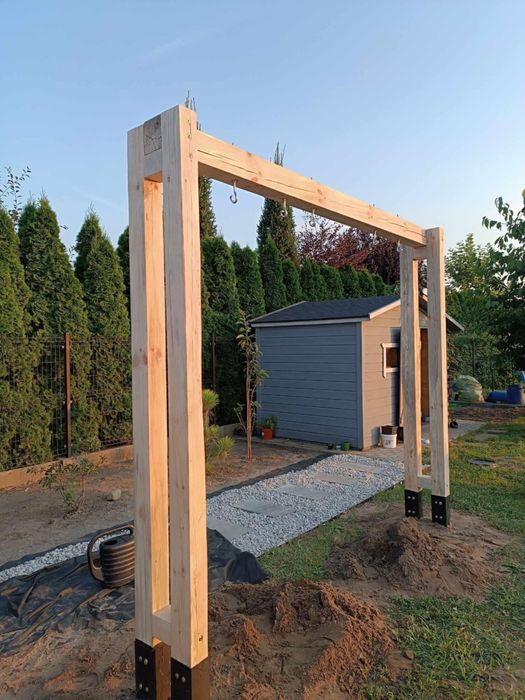 Nowoczesna huśtawka ogrodowa drewniana, stelaż