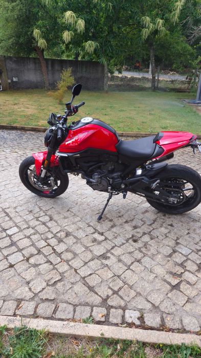 Ducati monster 937